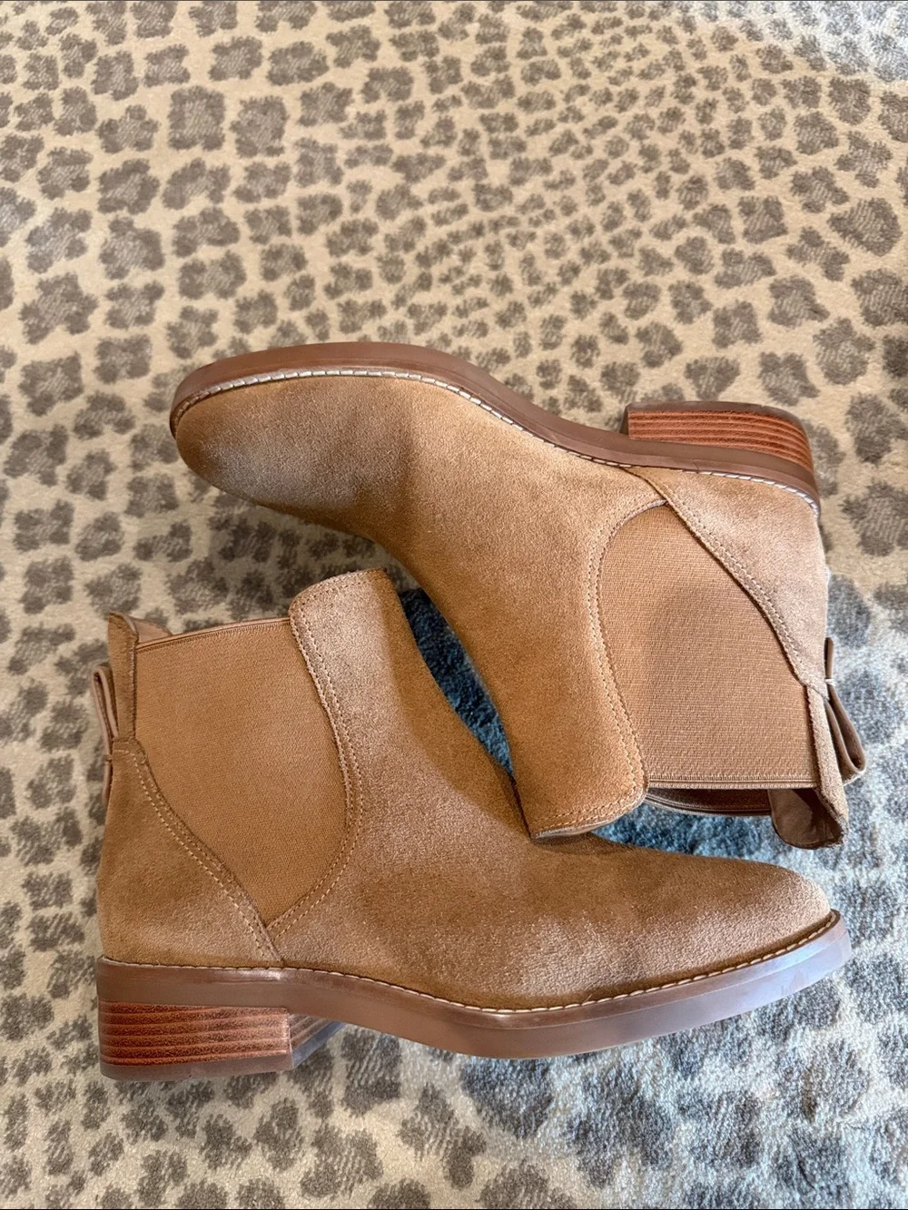 Brand New Cole Haan Women’s Tan Suede Chelsea Ankle Boots